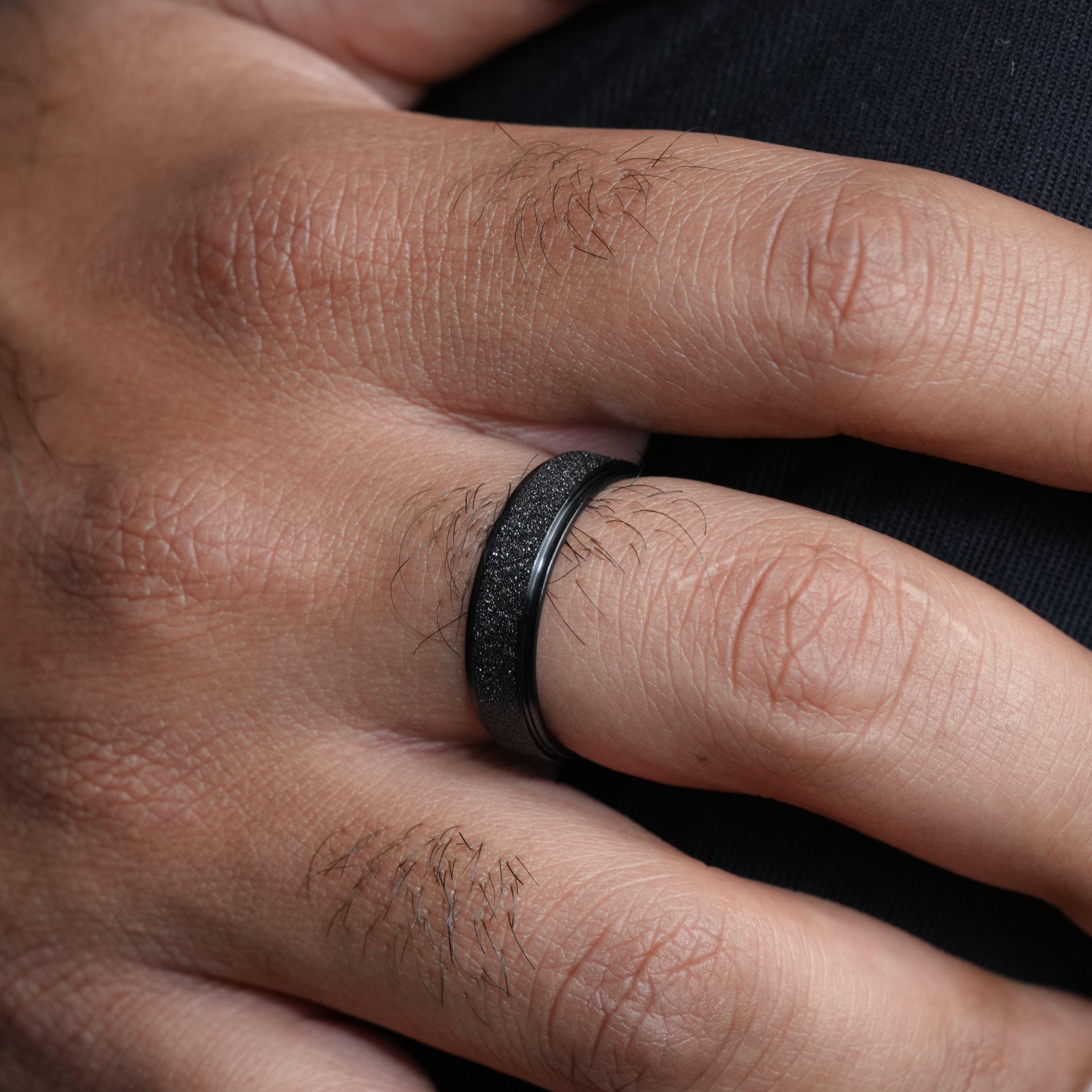 FROSTED RING (BLACK)