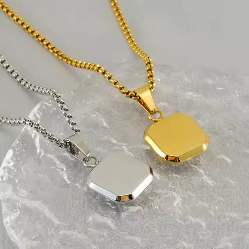 SQUARE PENDANT WITH CHAIN (GOLD)