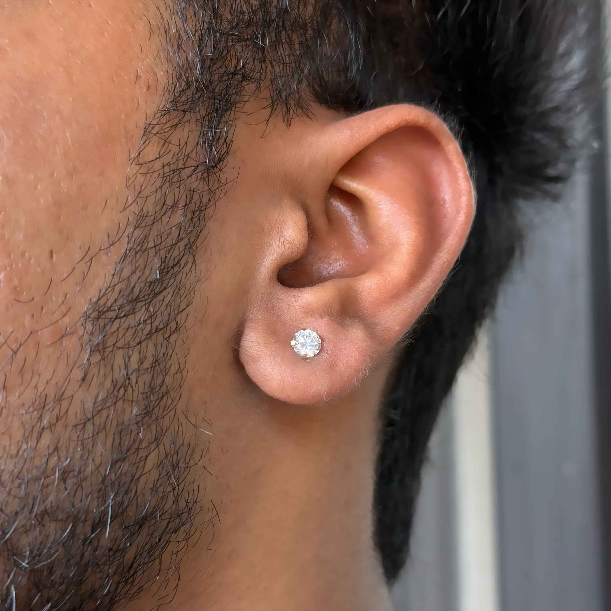 Solitaire Stud (5mm Gold Pierced)