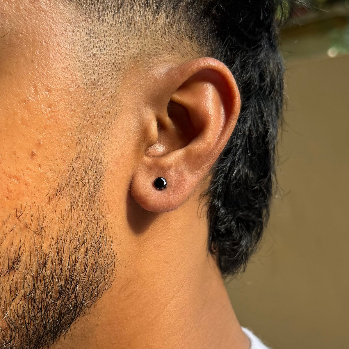 Solitaire Stud (5mm Black Pierced)