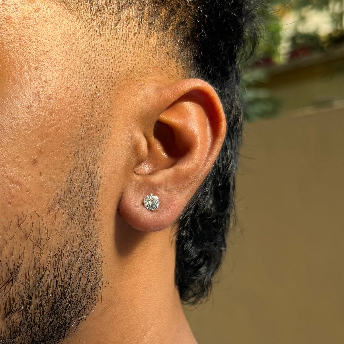 Solitaire Stud (5mm Gold Pierced)