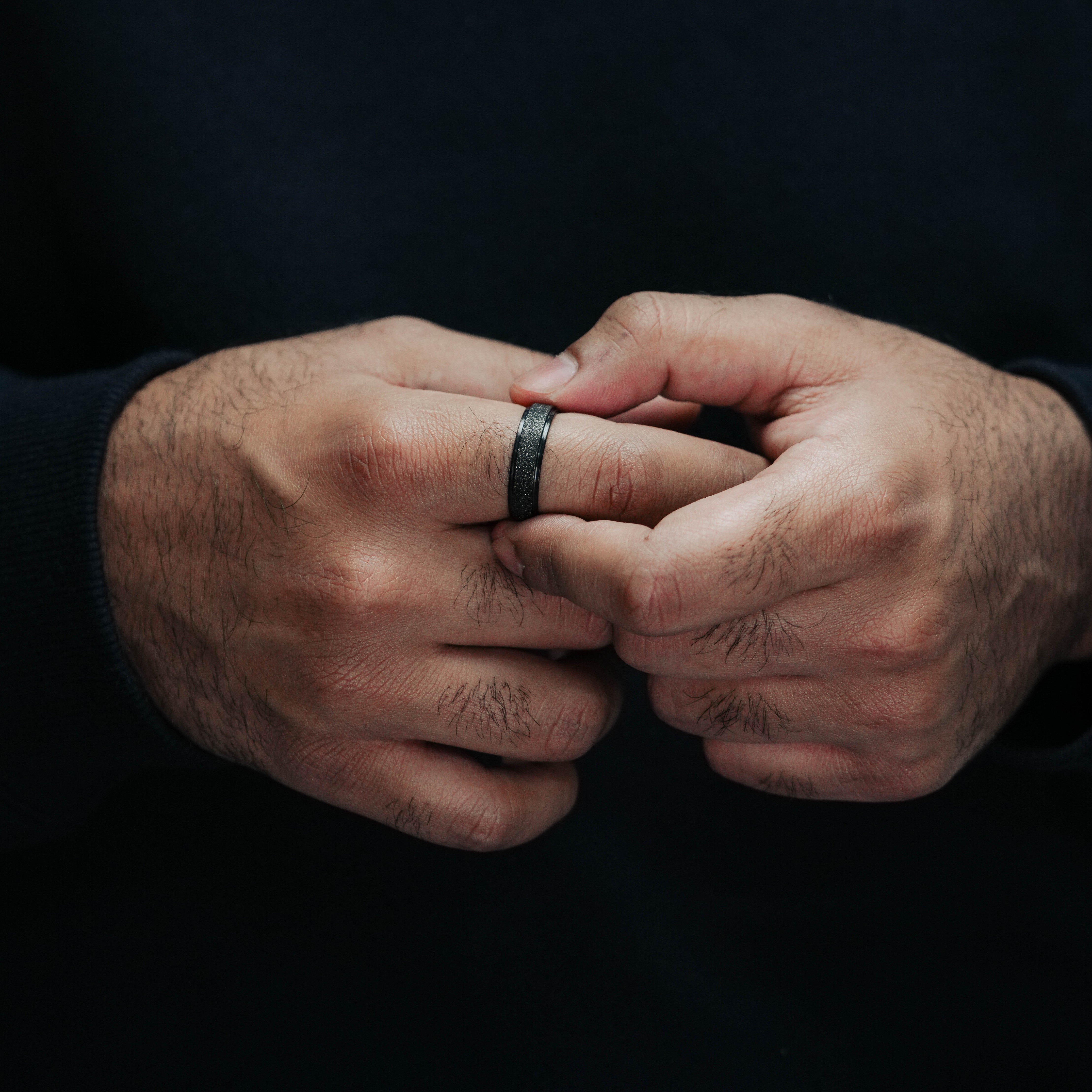 FROSTED RING (BLACK)
