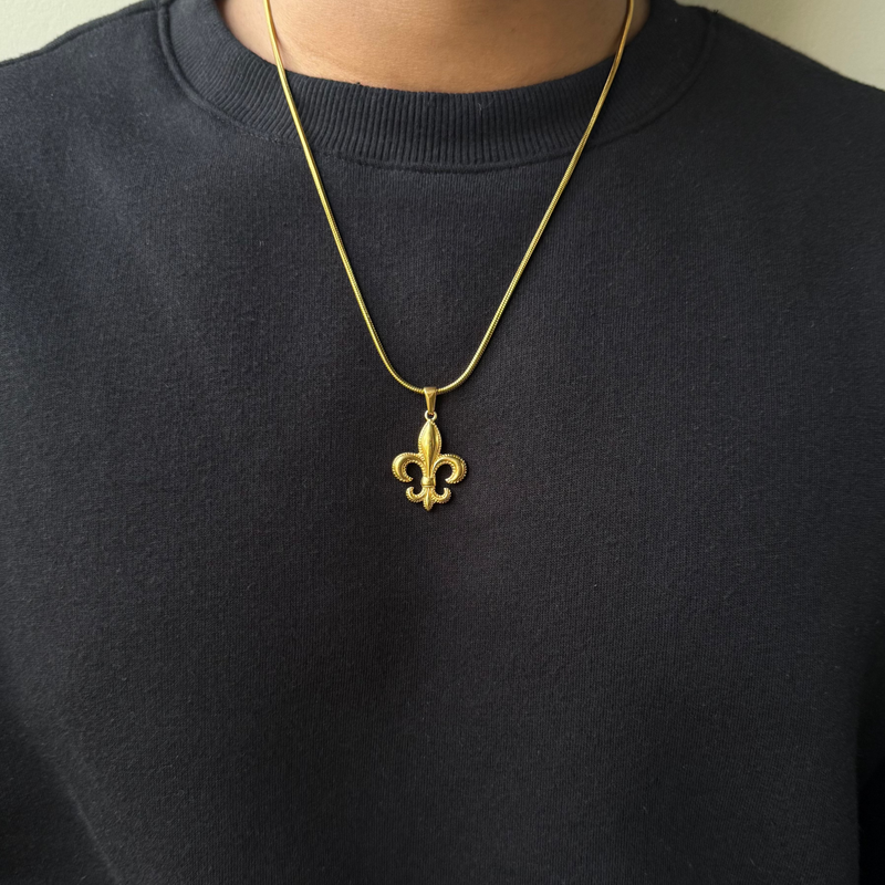 FLEUR DE LIS PENDANT WITH CHAIN (GOLD)