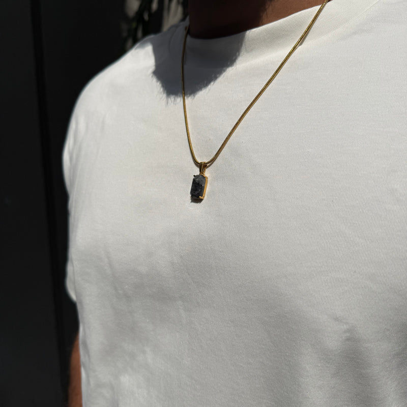 ONYX STONE PENDANT WITH CHAIN (GOLD)