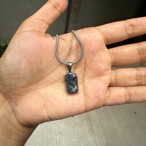 ONYX STONE PENDANT WITH CHAIN (SILVER)